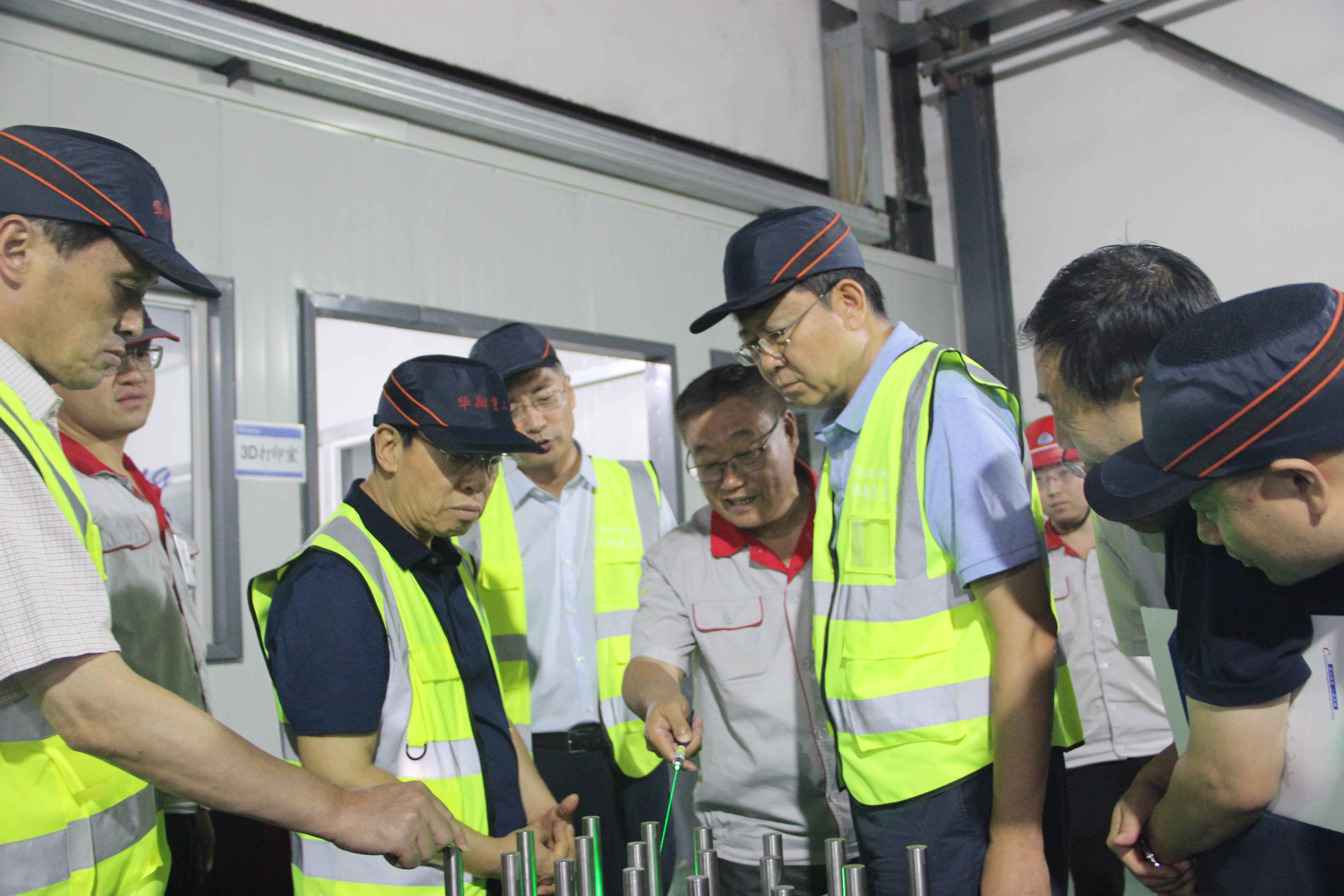 山西省人民政府原副省長(zhǎng)、中國(guó)生產(chǎn)力學(xué)會(huì)會(huì)長(zhǎng)、山西省資源型經(jīng)濟(jì)轉(zhuǎn)型促進(jìn)會(huì)總顧問(wèn)牛仁亮一行蒞臨我司調(diào)研