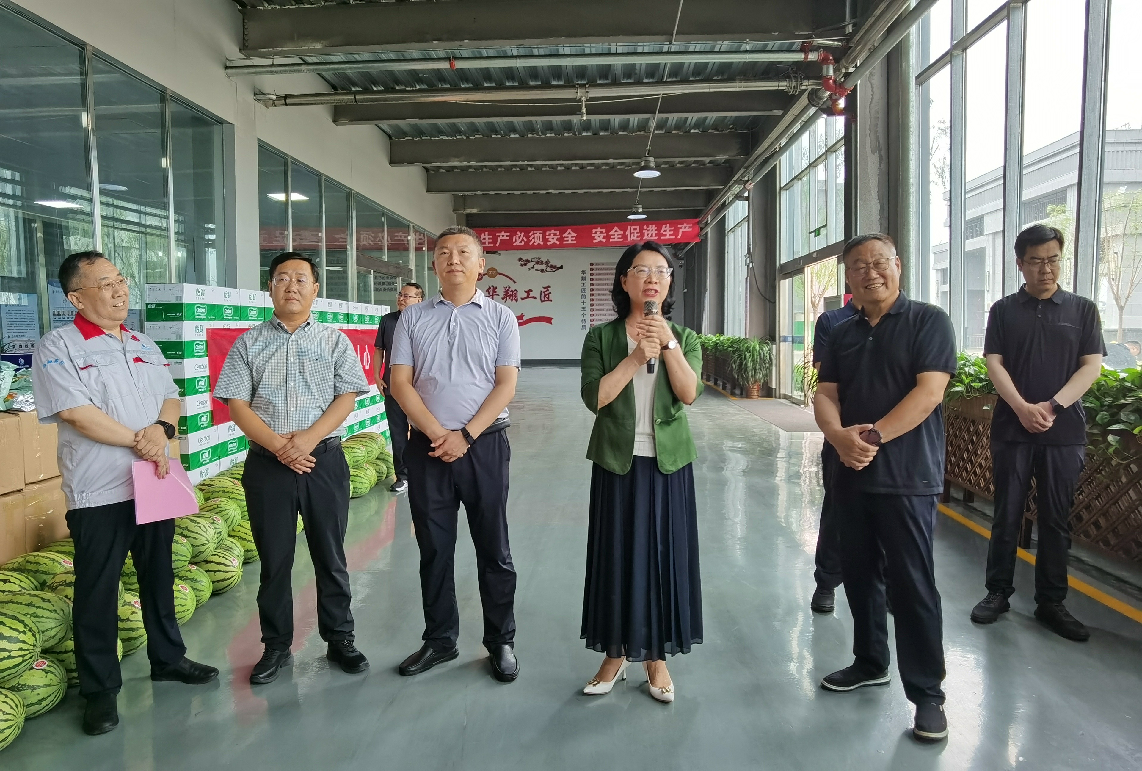 清涼慰問暖人心、凝心聚力鼓干勁