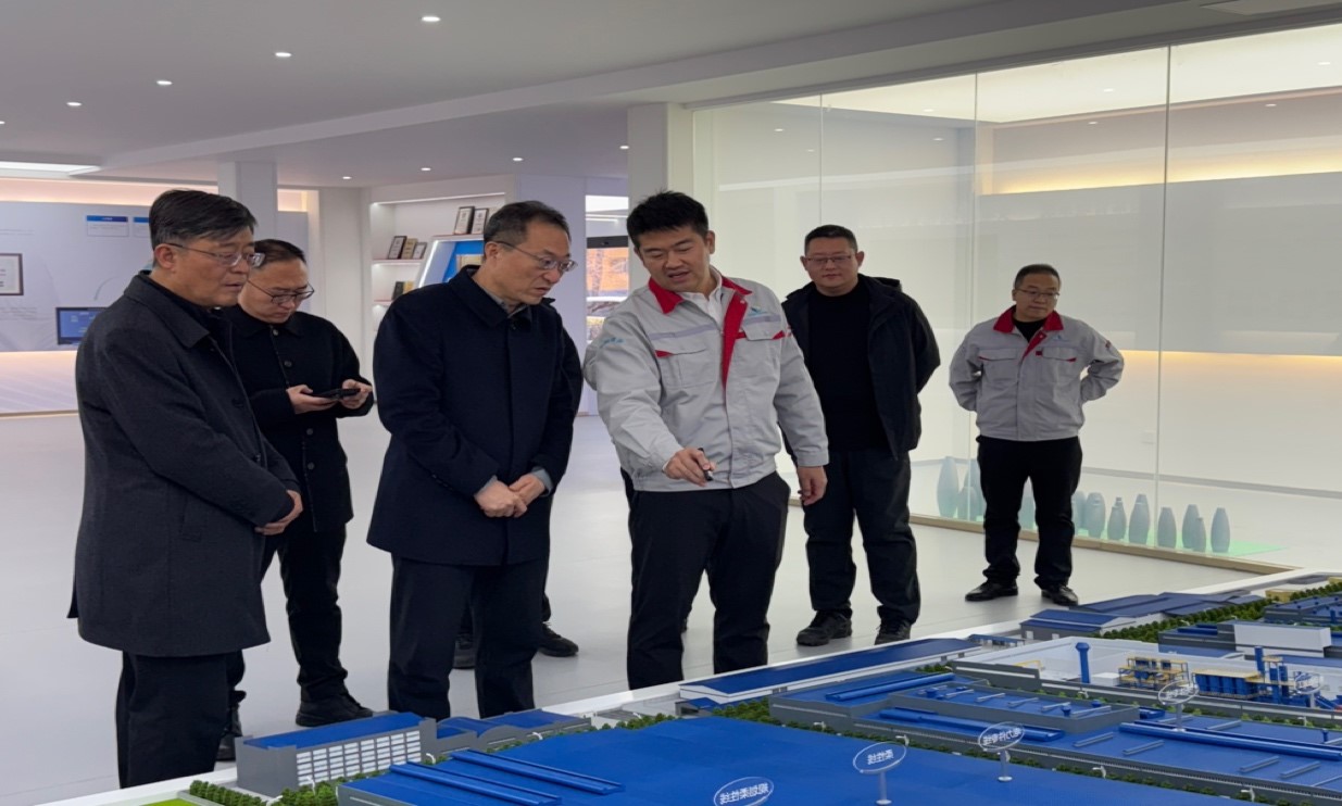 臨汾經濟開發(fā)區(qū)黨工委書記、管委會主任白建成一行深入華翔圣德曼新能源汽車零部件產業(yè)園調研